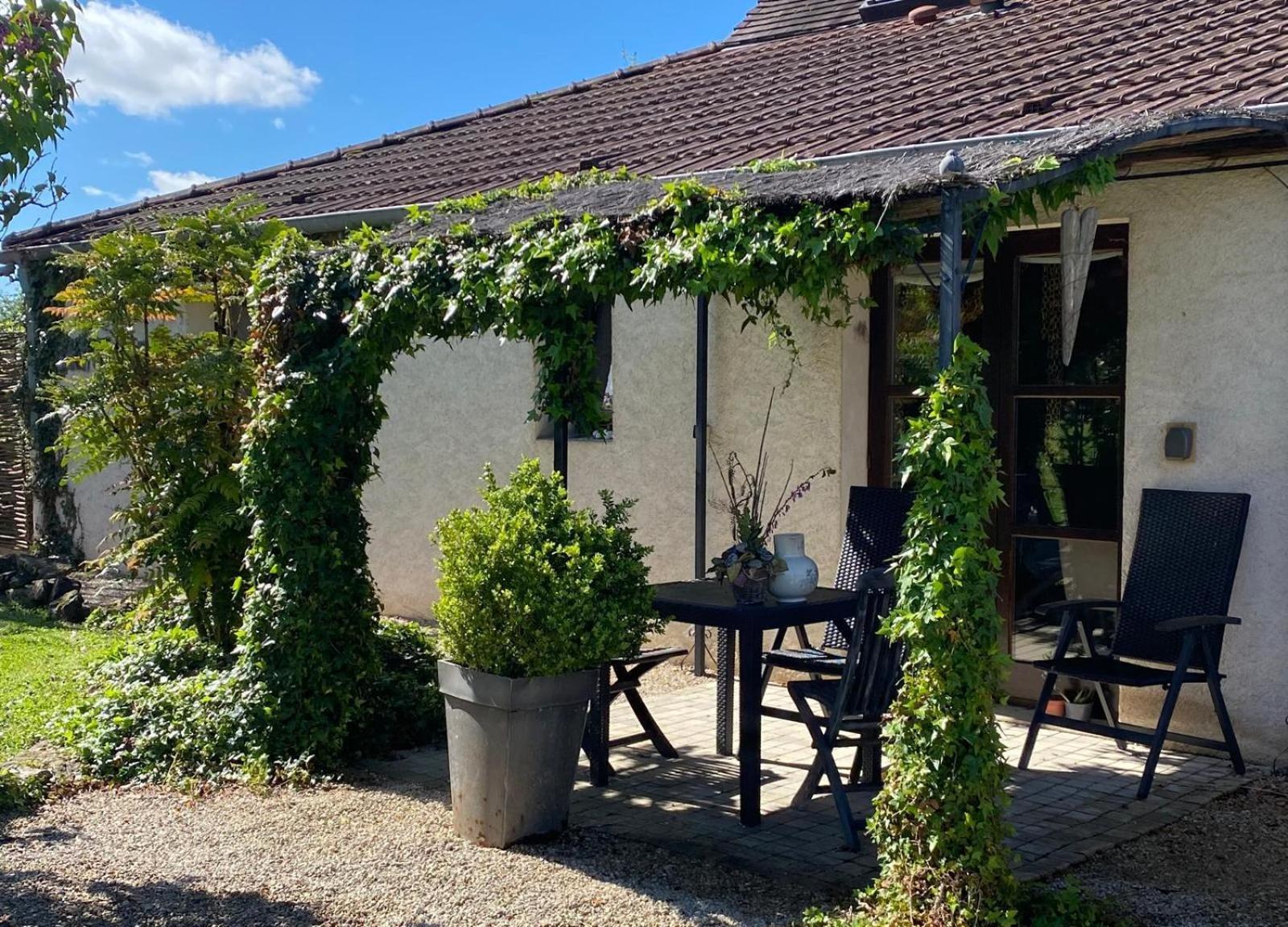 Gite Et Studios Les Barongeres Farges-les-Chalon Exterior foto